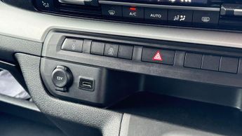 Toyota PROACE Verso 1.5D Shuttle Medium MPV MWB Euro 6 (s/s) 5dr (9 Seat)