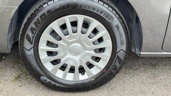 Toyota PROACE Verso 1.5D Shuttle Medium MPV MWB Euro 6 (s/s) 5dr (9 Seat)
