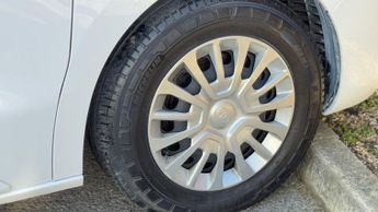 Toyota PROACE Verso 2.0D Shuttle Long MPV LWB Euro 6 (s/s) 5dr (9 Seat)