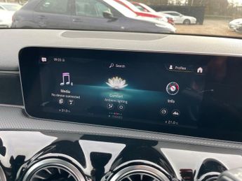 Mercedes-Benz A Class 1.5 A180d AMG Line (Premium) 7G-DCT Euro 6 (s/s) 5dr