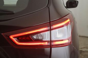 Nissan Qashqai 1.3 DIG-T Acenta Premium Euro 6 (s/s) 5dr