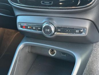 Volvo XC40 2.0 T5 R-Design SUV 5dr Petrol Auto AWD Euro 6 (s/s) (247 ps)