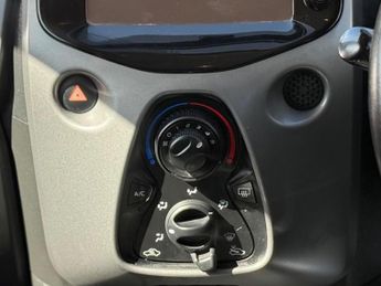 Toyota AYGO 1.0 VVT-i x-play x-shift Euro 6 5dr