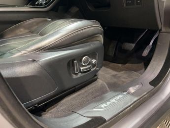 Land Rover Range Rover Velar 3.0 D300 HSE Auto 4WD Euro 6 (s/s) 5dr