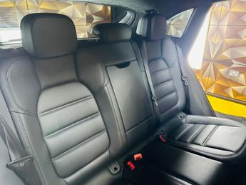 Porsche Macan 3.6T V6 Turbo PDK 4WD Euro 6 (s/s) 5dr