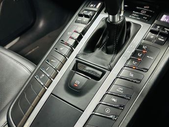 Porsche Macan 3.6T V6 Turbo PDK 4WD Euro 6 (s/s) 5dr