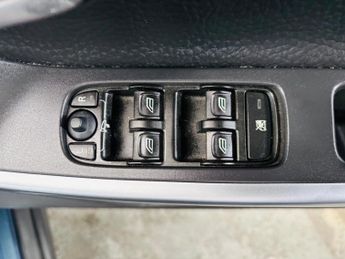 Volvo XC60 2.4 D5 SE Lux Premium Geartronic AWD Euro 4 5dr