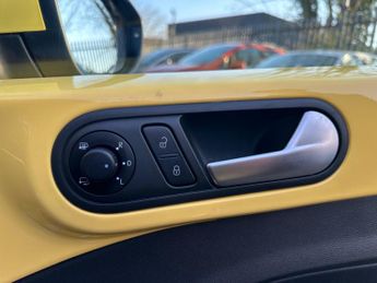 Volkswagen Beetle 1.2 TSI Design Hatchback 3dr Petrol DSG Euro 5 (105 ps)