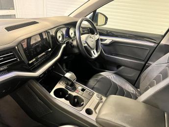 Volkswagen Touareg 3.0 TDI V6 SEL Tiptronic 4Motion Euro 6 (s/s) 5dr