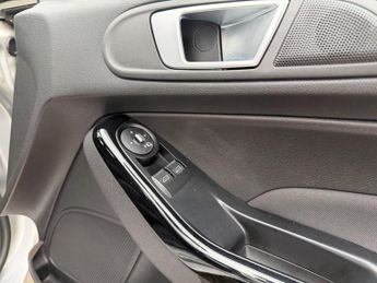 Ford Fiesta 1.0T EcoBoost Zetec Powershift Euro 5 3dr