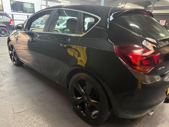 Vauxhall Astra 2.0 CDTi SRi Euro 5 5dr