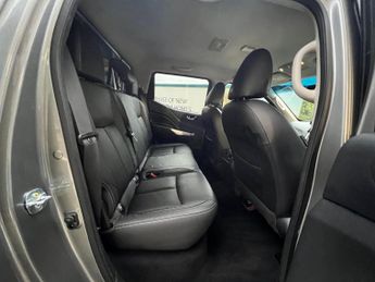 Nissan Navara 2.3 dCi Tekna Auto 4WD Euro 6 4dr