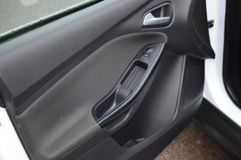 Ford Focus 1.0T EcoBoost Zetec Euro 5 (s/s) 5dr