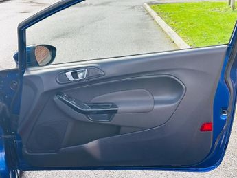 Ford Fiesta 1.0T EcoBoost Zetec Hatchback 3dr Petrol Powershift Euro 5 (100 