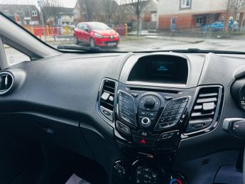 Ford Fiesta 1.0T EcoBoost Zetec Hatchback 3dr Petrol Powershift Euro 5 (100 