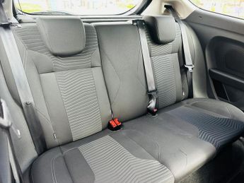 Ford Fiesta 1.0T EcoBoost Zetec Hatchback 3dr Petrol Powershift Euro 5 (100 