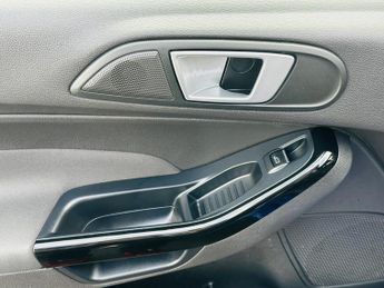 Ford Fiesta 1.0T EcoBoost Zetec Hatchback 3dr Petrol Powershift Euro 5 (100 