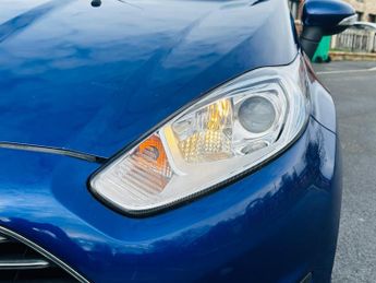 Ford Fiesta 1.0T EcoBoost Zetec Hatchback 3dr Petrol Powershift Euro 5 (100 