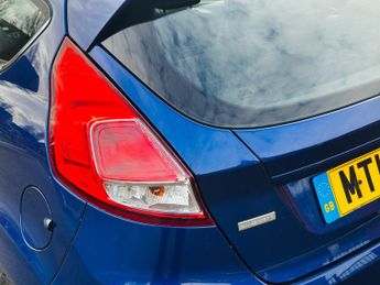 Ford Fiesta 1.0T EcoBoost Zetec Hatchback 3dr Petrol Powershift Euro 5 (100 