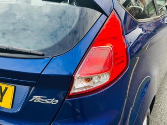 Ford Fiesta 1.0T EcoBoost Zetec Hatchback 3dr Petrol Powershift Euro 5 (100 