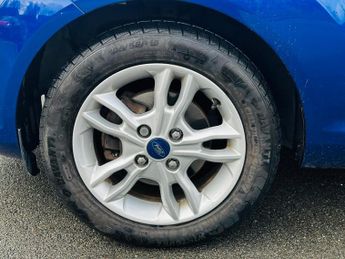 Ford Fiesta 1.0T EcoBoost Zetec Hatchback 3dr Petrol Powershift Euro 5 (100 