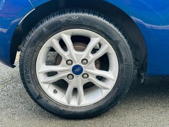 Ford Fiesta 1.0T EcoBoost Zetec Hatchback 3dr Petrol Powershift Euro 5 (100 