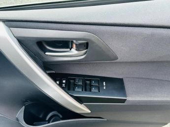 Toyota Auris 1.8 VVT-h Excel Hatchback 5dr Petrol Hybrid CVT Euro 5 (s/s) (13