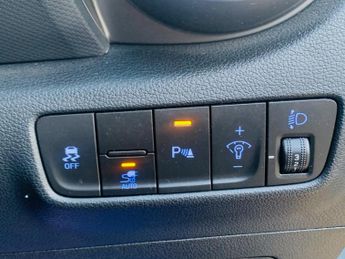 Hyundai KONA 64kWh Premium Auto 5dr (10.5kW Charger)