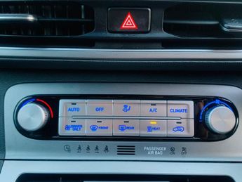 Hyundai KONA 64kWh Premium Auto 5dr (10.5kW Charger)