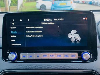 Hyundai KONA 64kWh Premium Auto 5dr (10.5kW Charger)