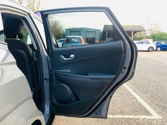 Hyundai KONA 64kWh Premium Auto 5dr (10.5kW Charger)
