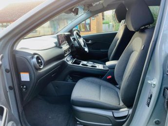 Hyundai KONA 64kWh Premium Auto 5dr (10.5kW Charger)