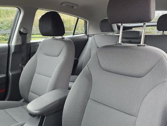 Hyundai IONIQ 1.6 h-GDi Premium Hatchback 5dr Petrol Hybrid DCT Euro 6 (s/s) (