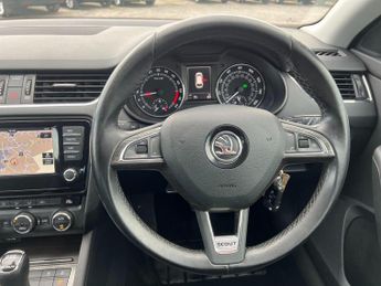 Skoda Octavia 2.0 TDI Scout DSG 4WD Euro 6 (s/s) 5dr