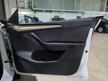 Tesla Model Y (Dual Motor) Long Range Auto 4WDE 5dr