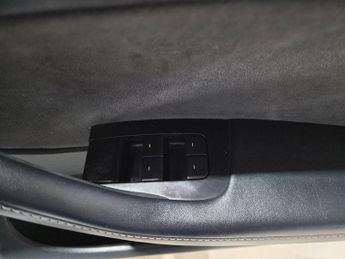 Tesla Model Y (Dual Motor) Long Range Auto 4WDE 5dr