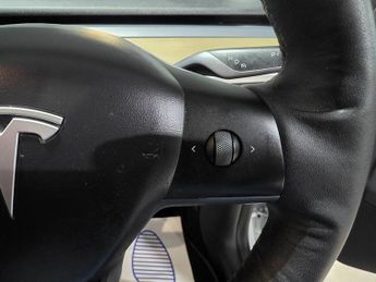 Tesla Model Y (Dual Motor) Long Range Auto 4WDE 5dr