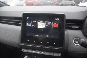 Renault Clio 1.6 E-TECH techno Auto Euro 6 (s/s) 5dr