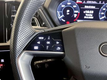 Audi Q4 e-tron 40 S line SUV 5dr Electric Auto 82kWh (204 ps)