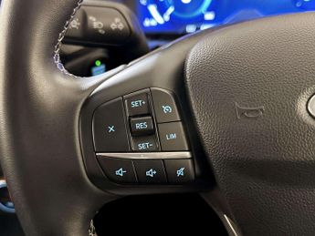 Ford Kuga 2.5 Duratec 14.4kWh Vignale SUV 5dr Petrol Plug-in Hybrid CVT Eu