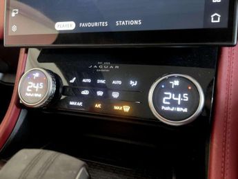 Jaguar F-PACE 2.0 D200 MHEV R-Dynamic Black Auto AWD Euro 6 (s/s) 5dr