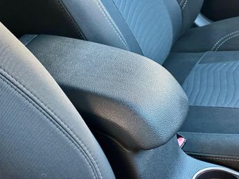 Ford Fiesta 1.0T EcoBoost Titanium Euro 5 (s/s) 5dr