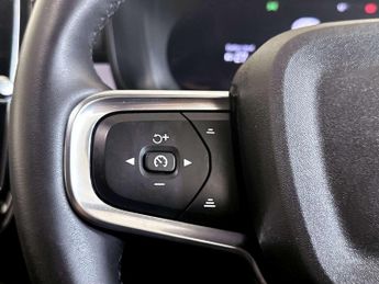 Volvo XC40 Recharge 69kWh Core SUV 5dr Electric Auto (231 ps)