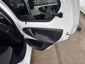 Toyota AYGO 1.0 VVT-i Move MultiMode Euro 5 5dr