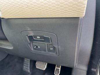 Land Rover Range Rover Velar 2.0 D240 R-Dynamic SE Auto 4WD Euro 6 (s/s) 5dr