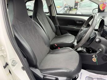 Toyota AYGO 1.0 VVT-i x-pression x-shift Euro 5 5dr Euro 5