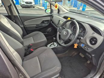 Toyota Yaris 1.5 VVT-h Icon Tech E-CVT Euro 6 (s/s) 5dr