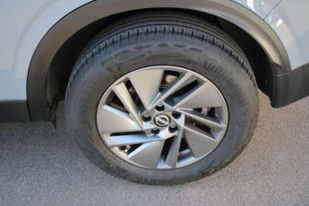 Nissan Qashqai 1.3 DIG-T MHEV Acenta Premium XTRON Euro 6 (s/s) 5dr