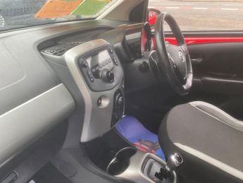 Toyota AYGO 1.0 VVT-i x-play x-shift Euro 6 5dr