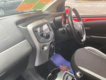 Toyota AYGO 1.0 VVT-i x-play x-shift Euro 6 5dr